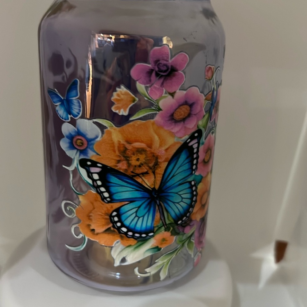 Butterfly and flower beer can glass with plastic lid and straw